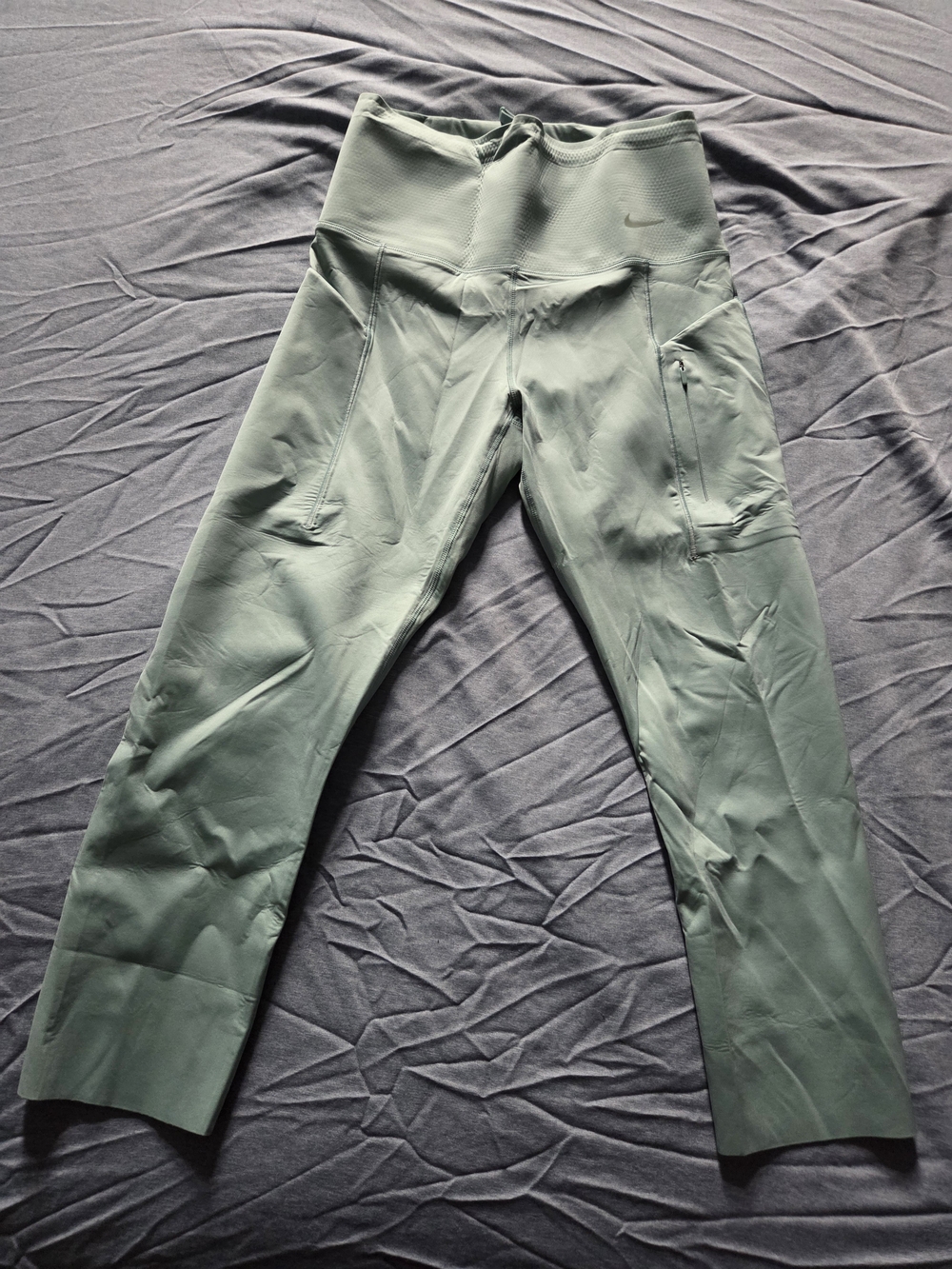 BRAND NEW! NEVER WORN Nike High-Waist Utility Leggings in Sage Green